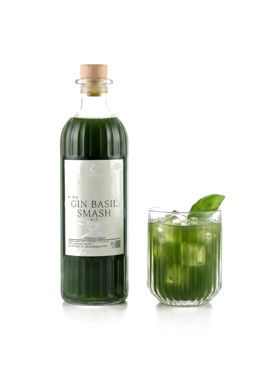Gin Basil Smash – frisches Basilikum und Limetten Mood-Setting im Sonnenlicht
