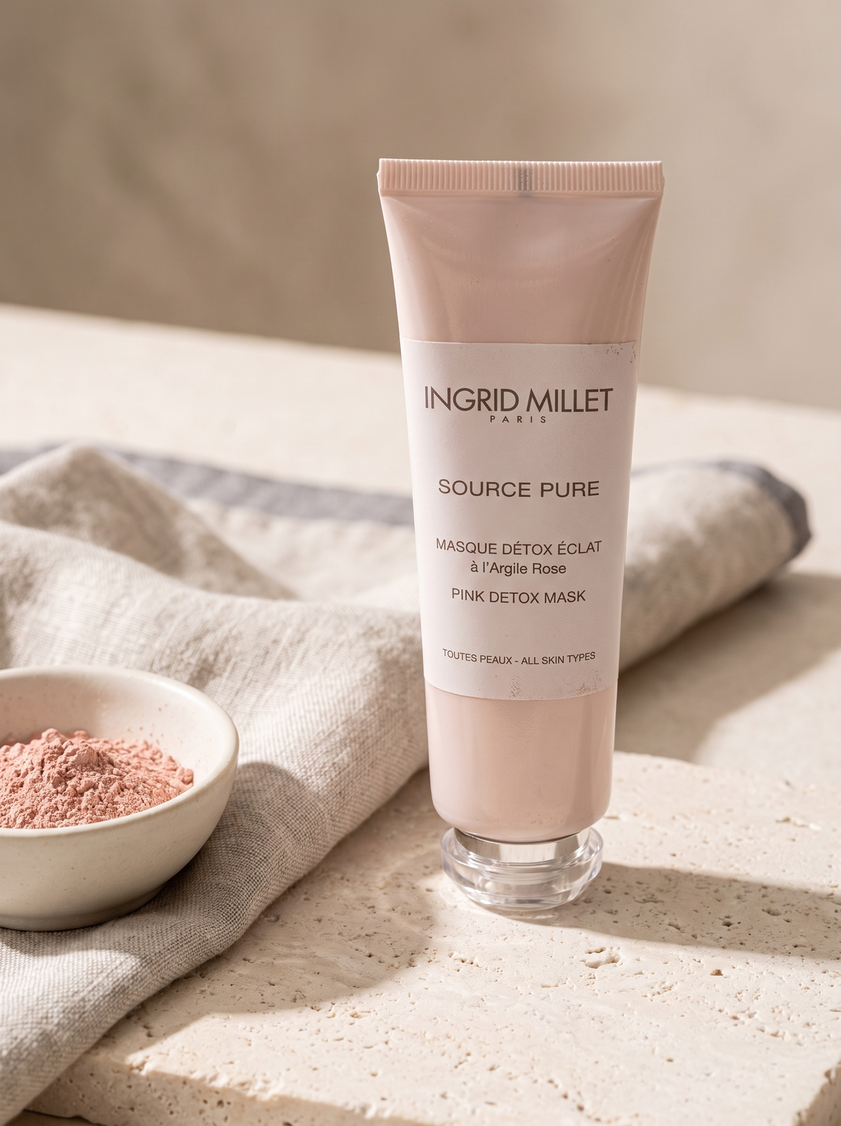Ingrid Millet Masque Détox Éclat – Spa-Mood mit rosa Tonerde auf Leinen